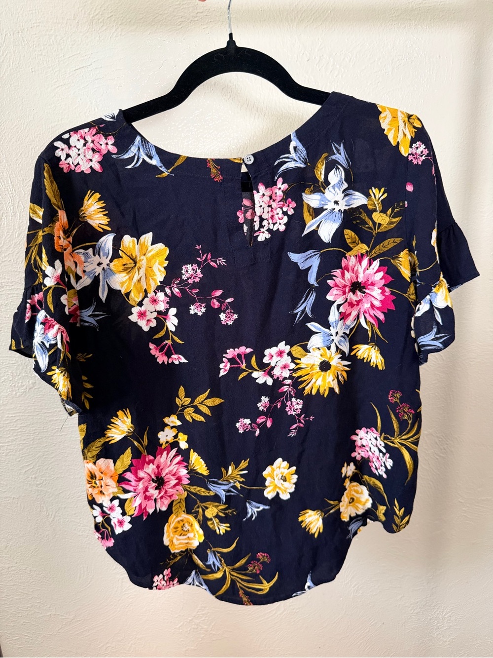 Ann Taylor LOFT Women’s Navy Floral Short Sleeve Blouse Size Medium - Picture 2 of 3